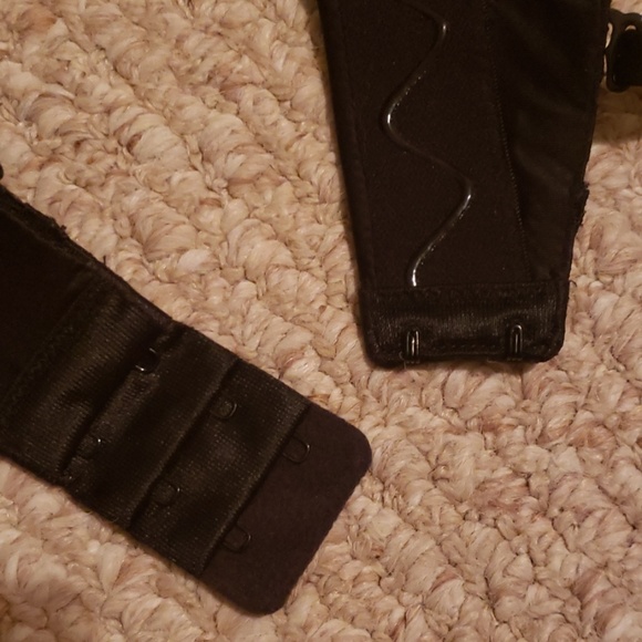 Victoria's Secret bra - Picture 4 of 4